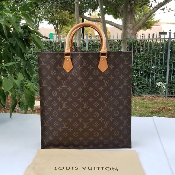 Authentic  Louis Vuitton Monogram Sac Plat Tote Handbag - Picture 2 of 16